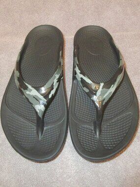 Oofos Oolala Recovery Sandals Women's Size 6 Flip Flops Comfort Thong LE Camo